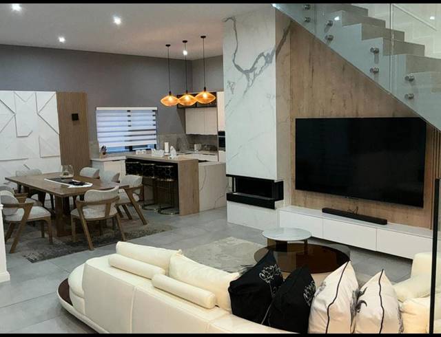 4 BEDROOM HOUSE FOR SALE IN MIDSTREAM HEIGHTS